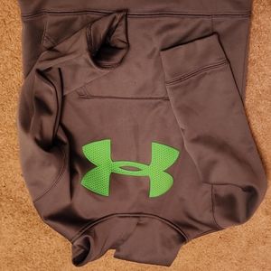 Boy under armor sweat shirt size 6